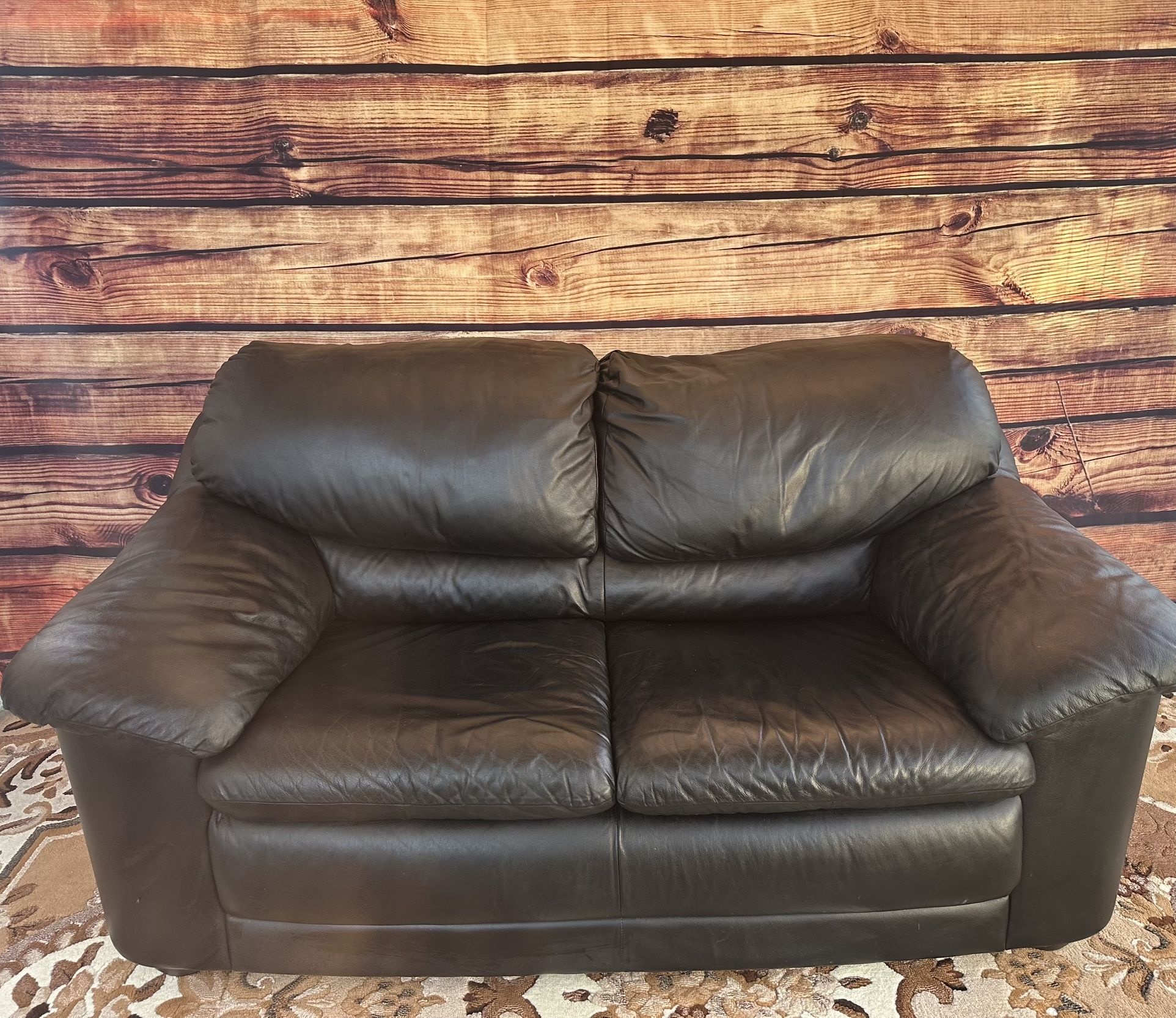 🛋️ Matching Black Leather Loveseat – Cozy & Stylish