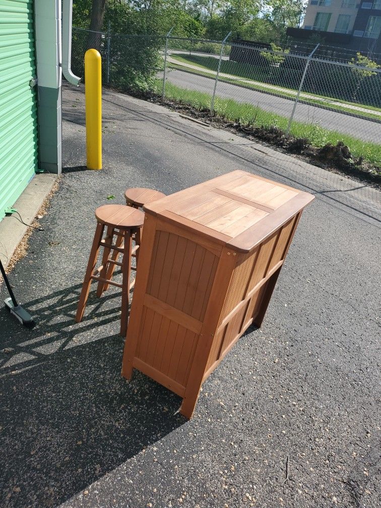 Wood Bar With 2 Stools 
