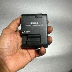 Nikon Battery And Case 