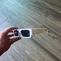 Off white rectangle sun glasses