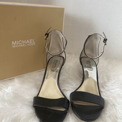 Michael Kors KRISTEN MID Size 9.5 M Sandals Black Leather..