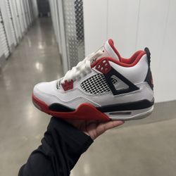Jordan 4 Fire Red (Size 4Y GS)