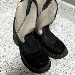 Justin Round Toe Boots