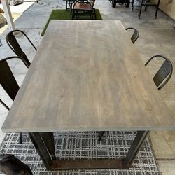 Table & Chairs