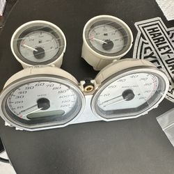 Streetglide Gauges