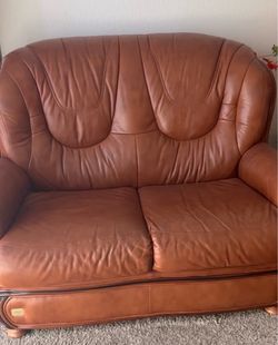 Beautiful leather sofa for sale