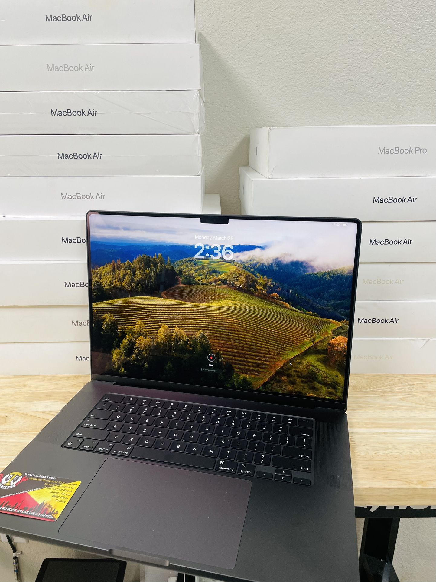 MacBook Pro 16inch M3 2023 18gbram 512gb