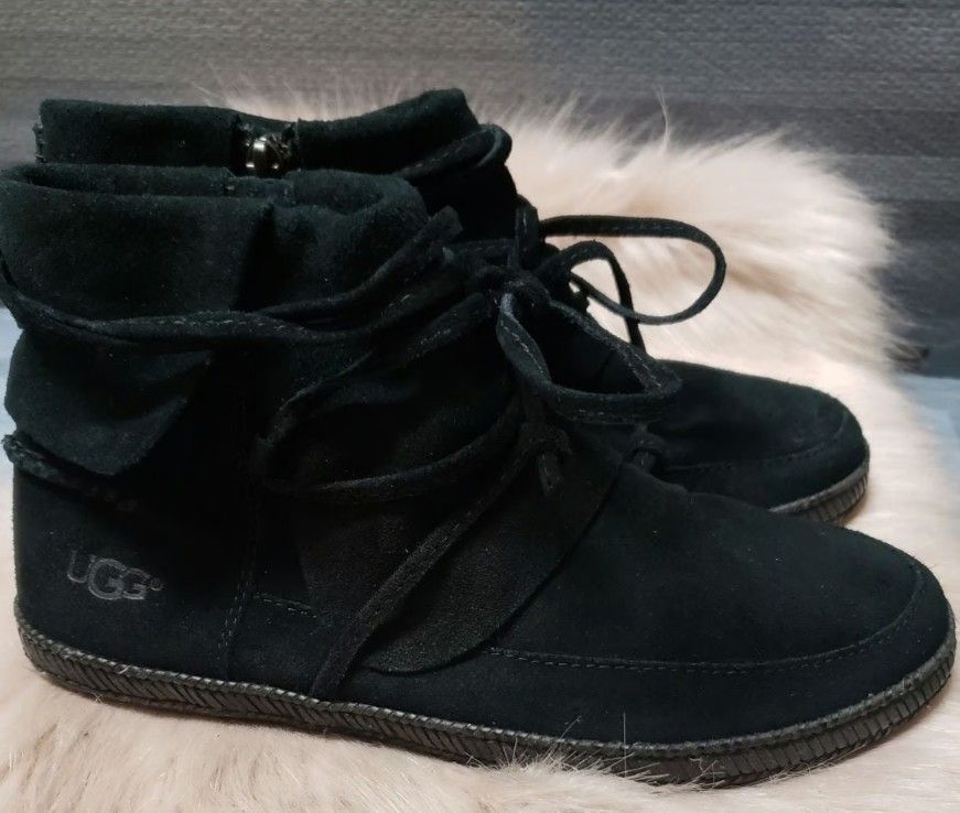 Women's UGG Reid boots In Black