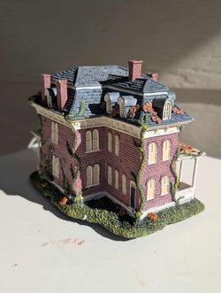 McPike Mansion "America's Most Haunted" Authentic Hawthorne Halloween Village