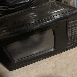 Small Rival Microwave 700 Watts