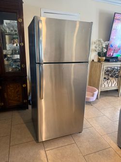 Refrigerator in very good conditions