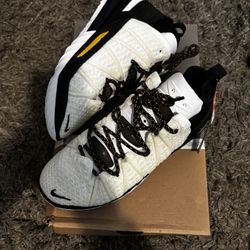 LeBron XVII Home Shoes