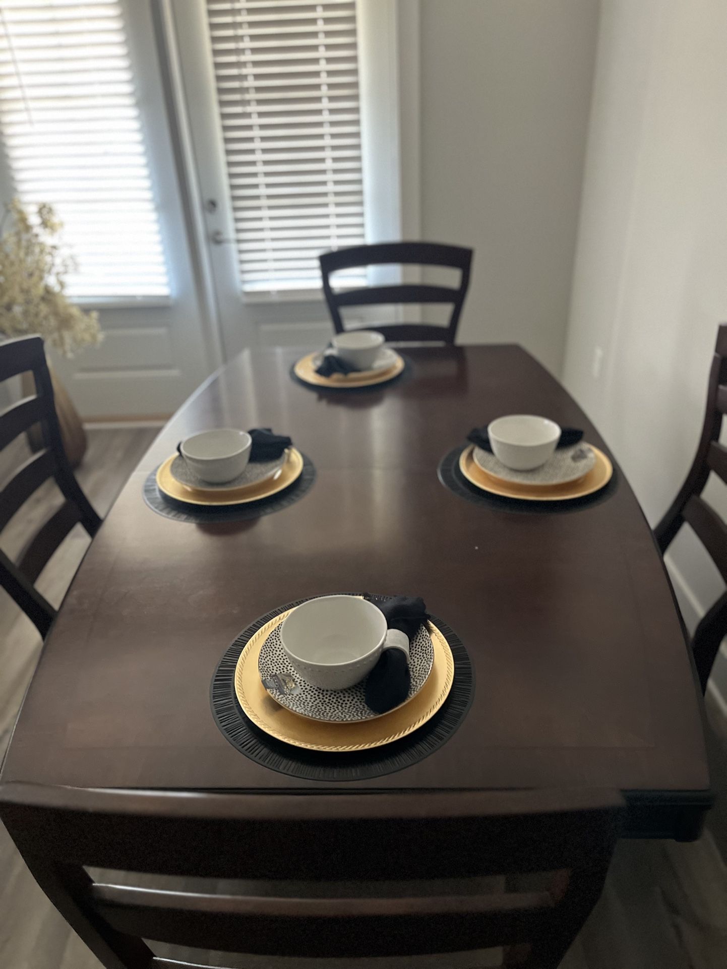 Hinson Galleries Solid Wood Dining Table With (4) Chairs
