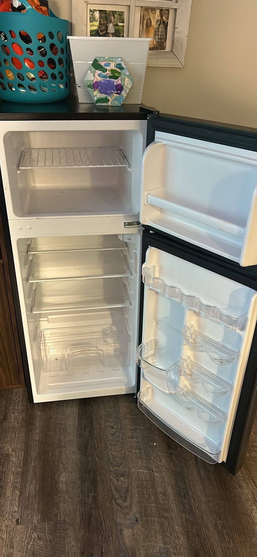 Magic chef mini fridge / Freezer