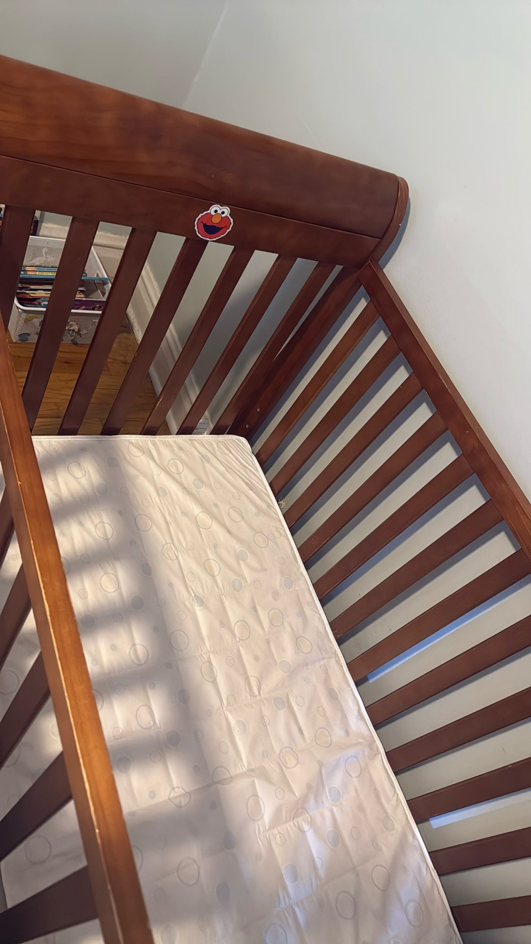 Crib With New mattress!