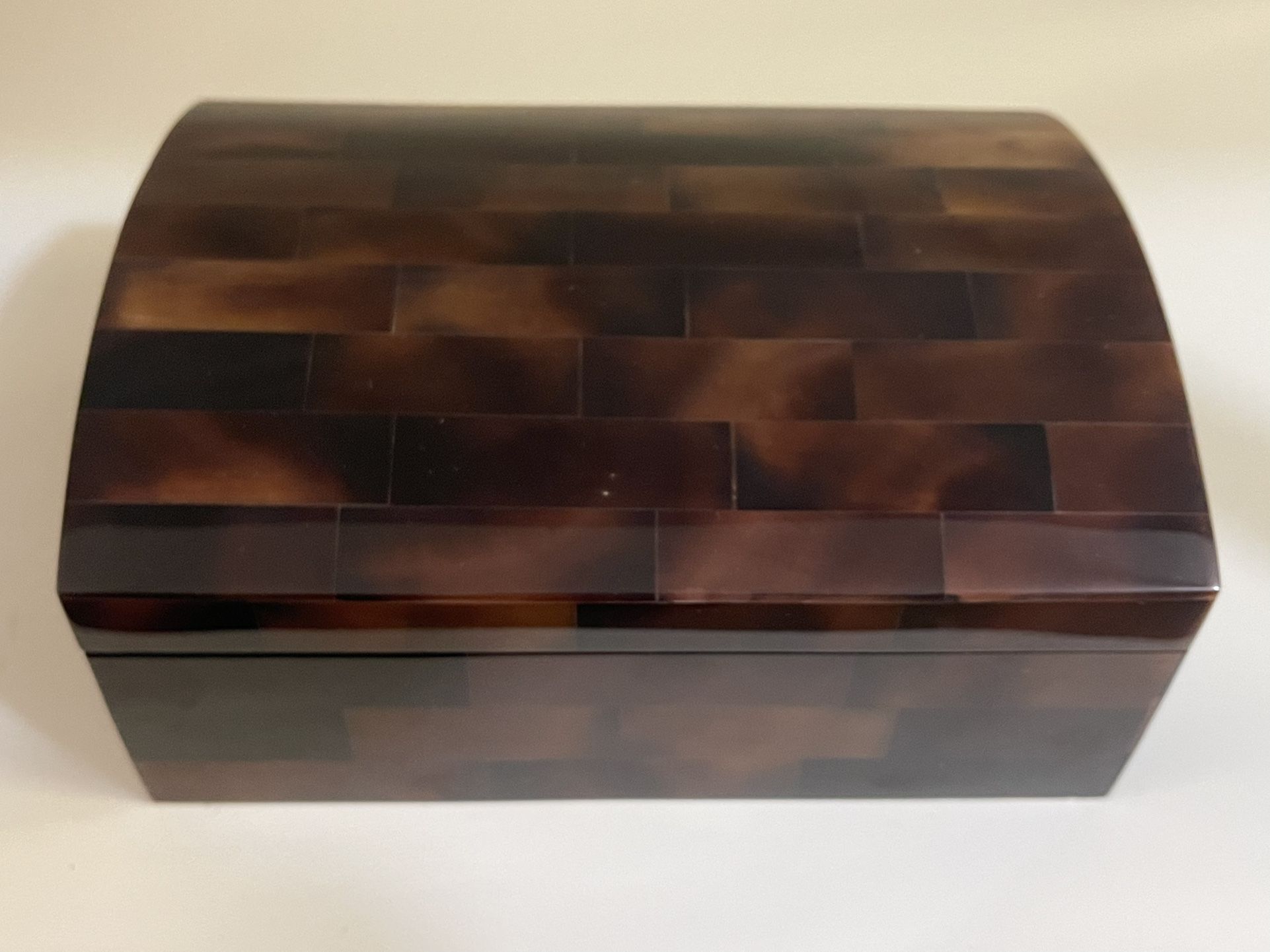 Tessellated Horn box