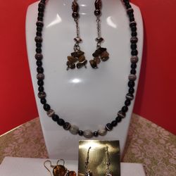 #1919, NATURAL STONES AND GLASS LOT COLLECTION, GREAT CONDITION
