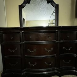 9 Drawer Dresser with Mirror