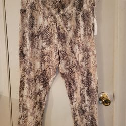 Brand New Terra & Sky Brown  Snake Skin Capris Size 1X (16w - 18W)