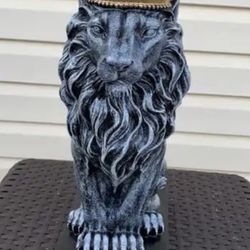 King Leo, The Lion Statue