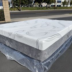 Full organic hybrid cool gel memory foam mattress!!