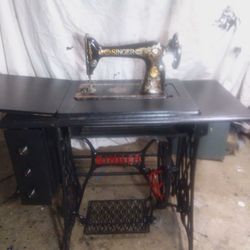 1924 Singer Model 66 Red Eye Treadle Sewing Machine. Serial # AA061356. Model-66.
35000 Allotted