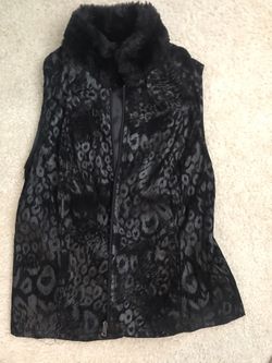 Faux fur collar zip up vest sz M