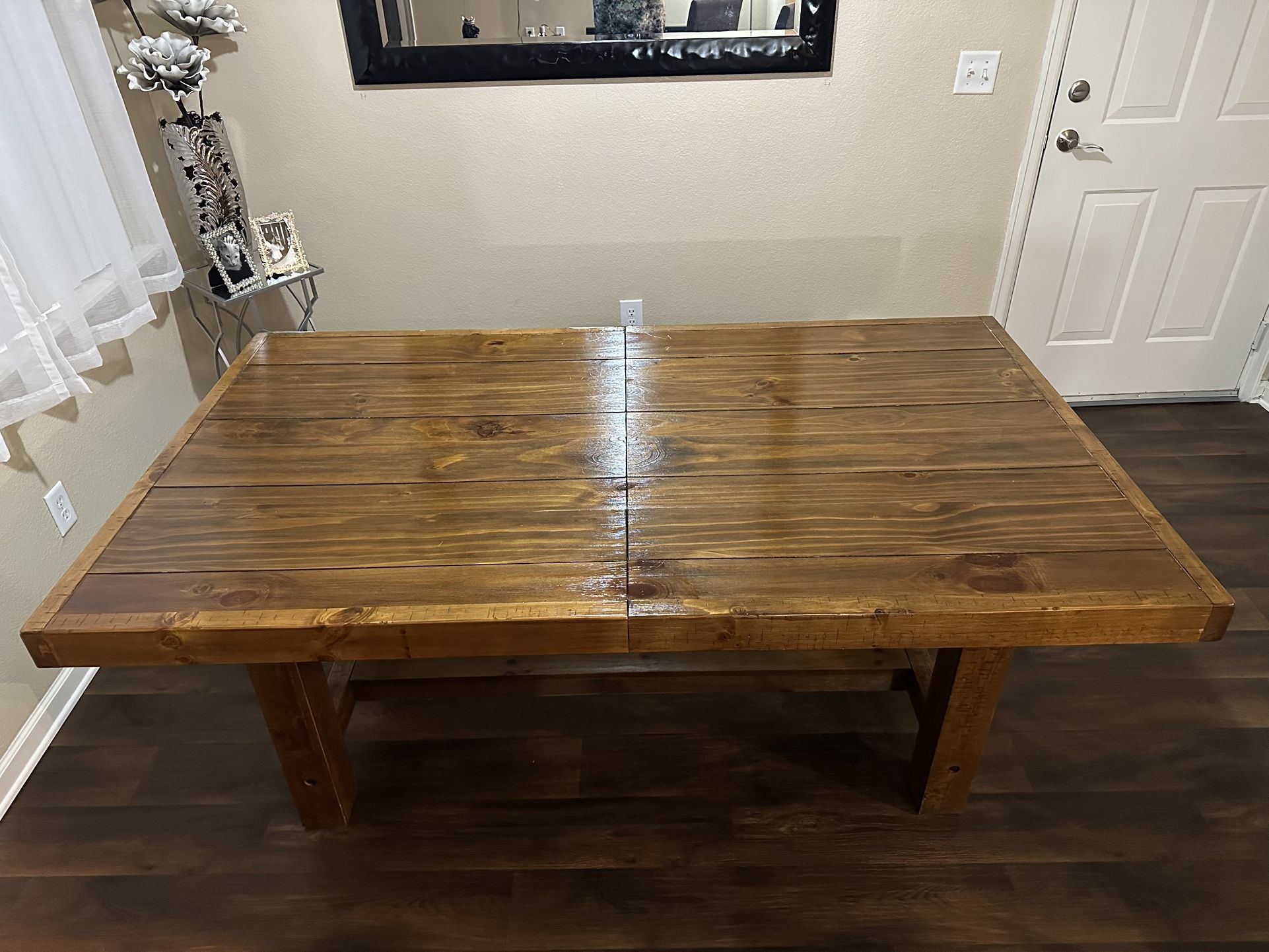 WOOD DINNING TABLE