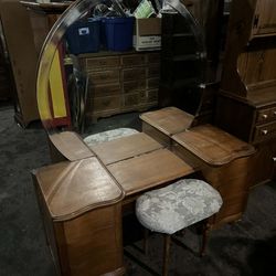 Vintage Vanity With Mirror And Seat 