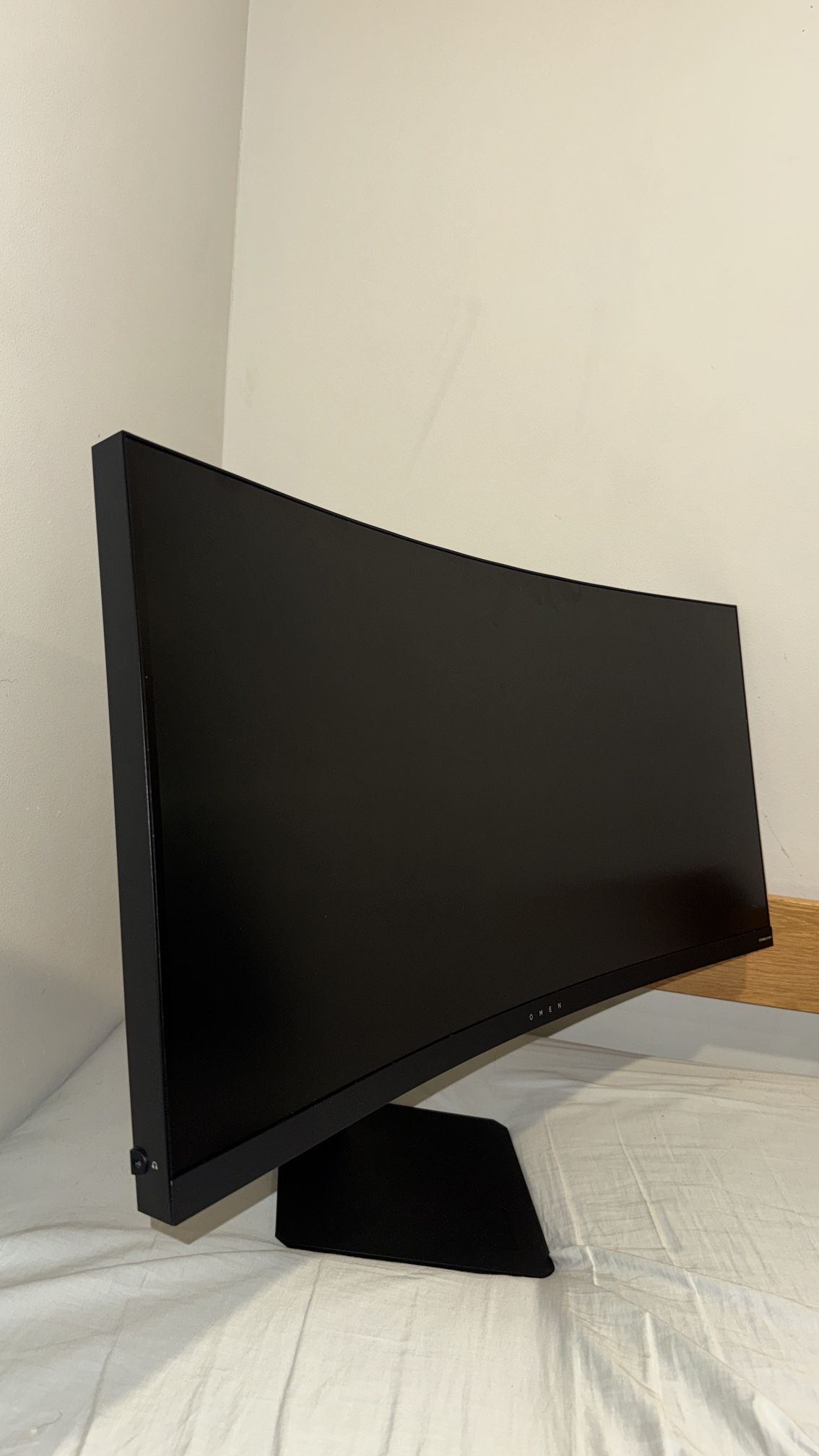 HP Omen X 35″ Curved Gaming Monitor — Premium Ultra-Wide Setup