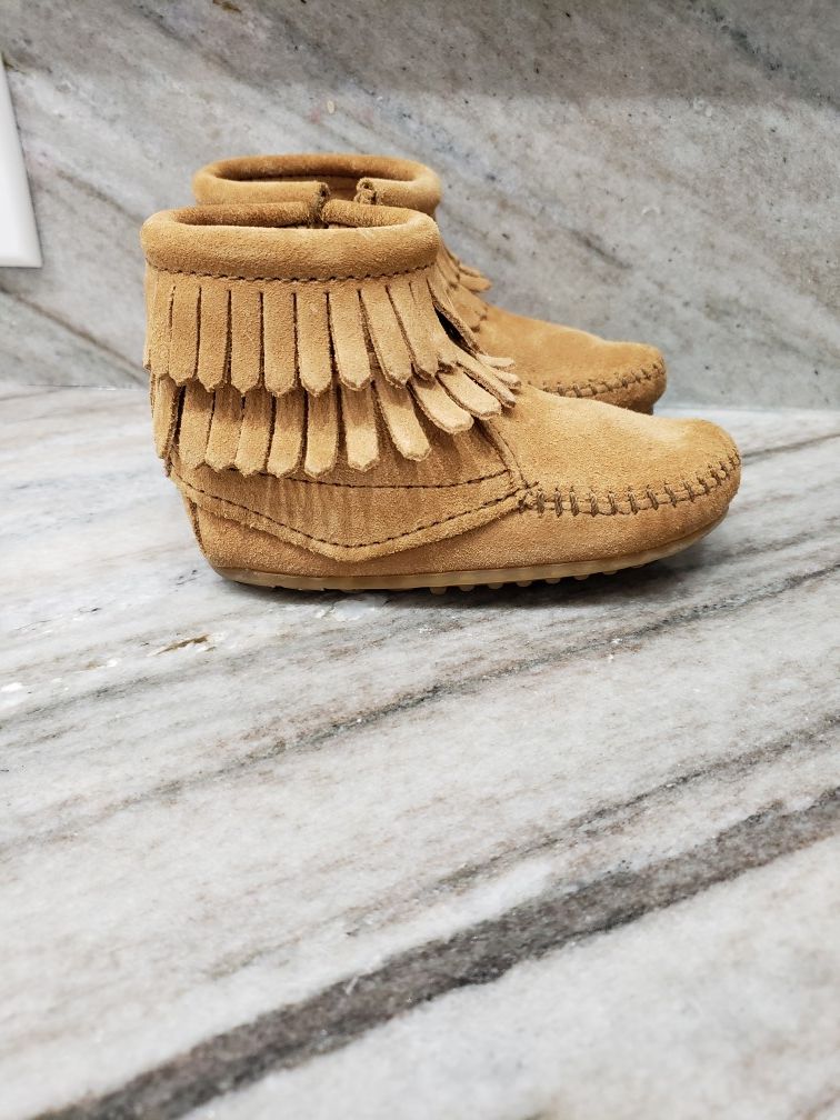 LIKE NEW MINNETONKA TODDLER GIRL BOOTS