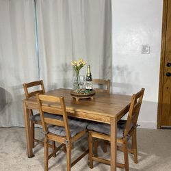 Kitchen Dining Table & 4 Chairs PERFECT FOR SMALL PLACE!