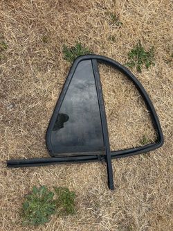 Rear passenger small window