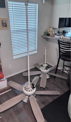 2x 52” white ceiling fan/light