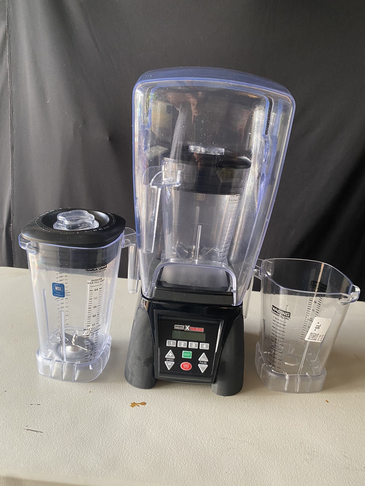 Waring MX 1500XTX High Power Blender With Two Extra 64 & 48 Containers