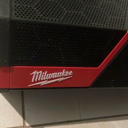 Milwaukee Speaker And Battery Charger 