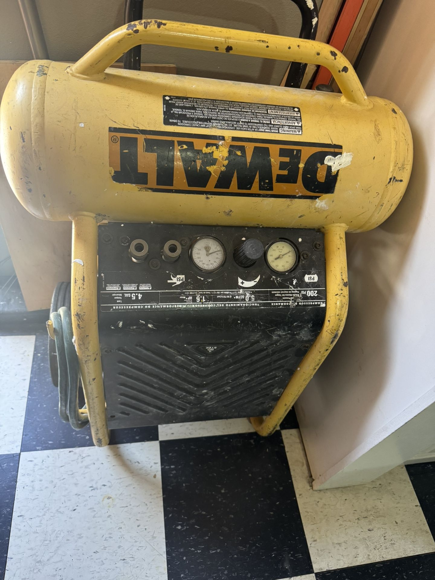 DeWalt D55146 4.5 Gal. Portable Electric Air Compressor