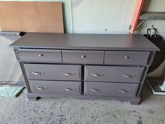 DRESSER.