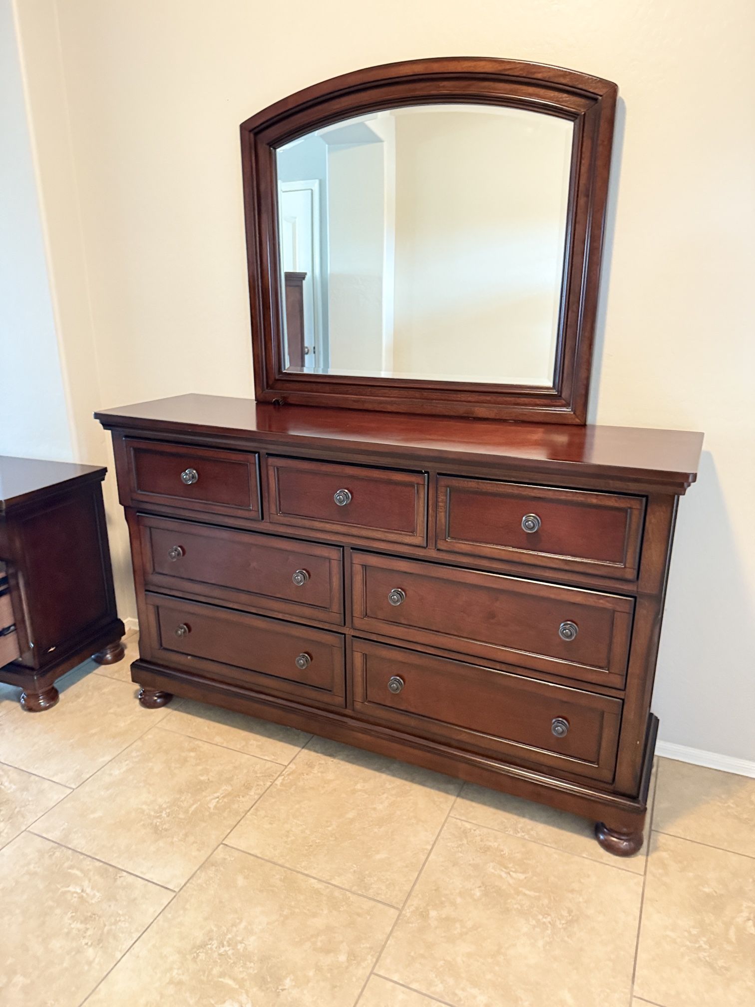 Dresser With Mirror