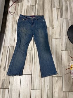 Gloria Vanderbilt Blue Flare Jeans. Women’s Size 10.