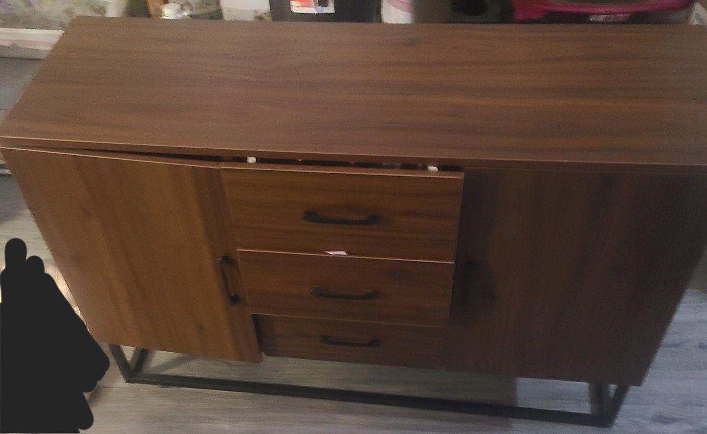 NEED GONE ASAP!!!!! WILL DELIVER TO SURROUNDING AREAS SMALL DRESSER/BUFFET $80