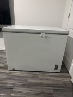 Midea 10.4-cu ft Garage Ready Chest Freezer Convertible to Refrigerator ( White )