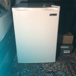 Magic  Chef Mini Fridge Great Condition