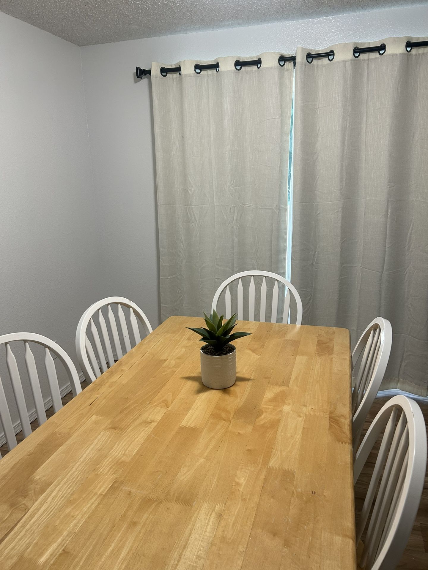 Dining Room Table W/ 6 Chairs