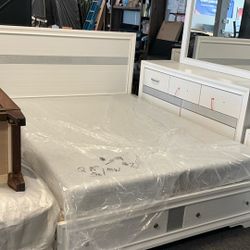 Brand New Chrissy 4pcs Queen Bedroom 