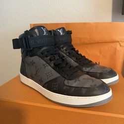 Louis Vuitton Sneakers – Authentic – Excellent Condition