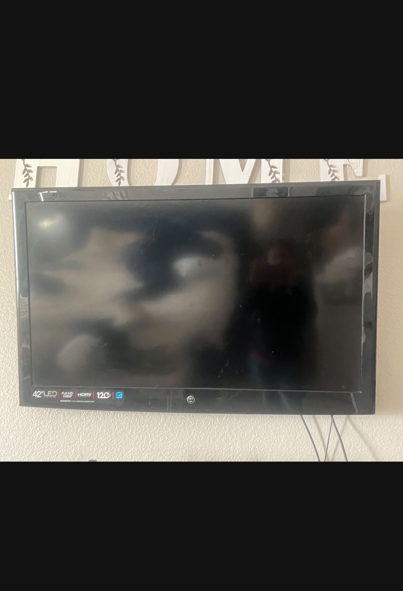 TV De 42” No Es Inteligente , No Control. Trabaja Bien
