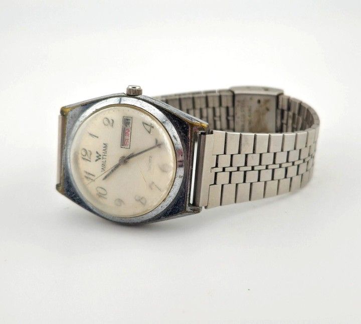 Vintage Waltham Wristwatch W/ Quartz Glass