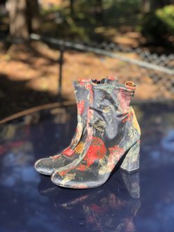 Floral ankle boot, size 9