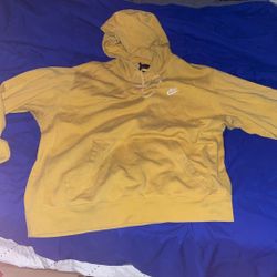 2x yellow Nike Hoodie 